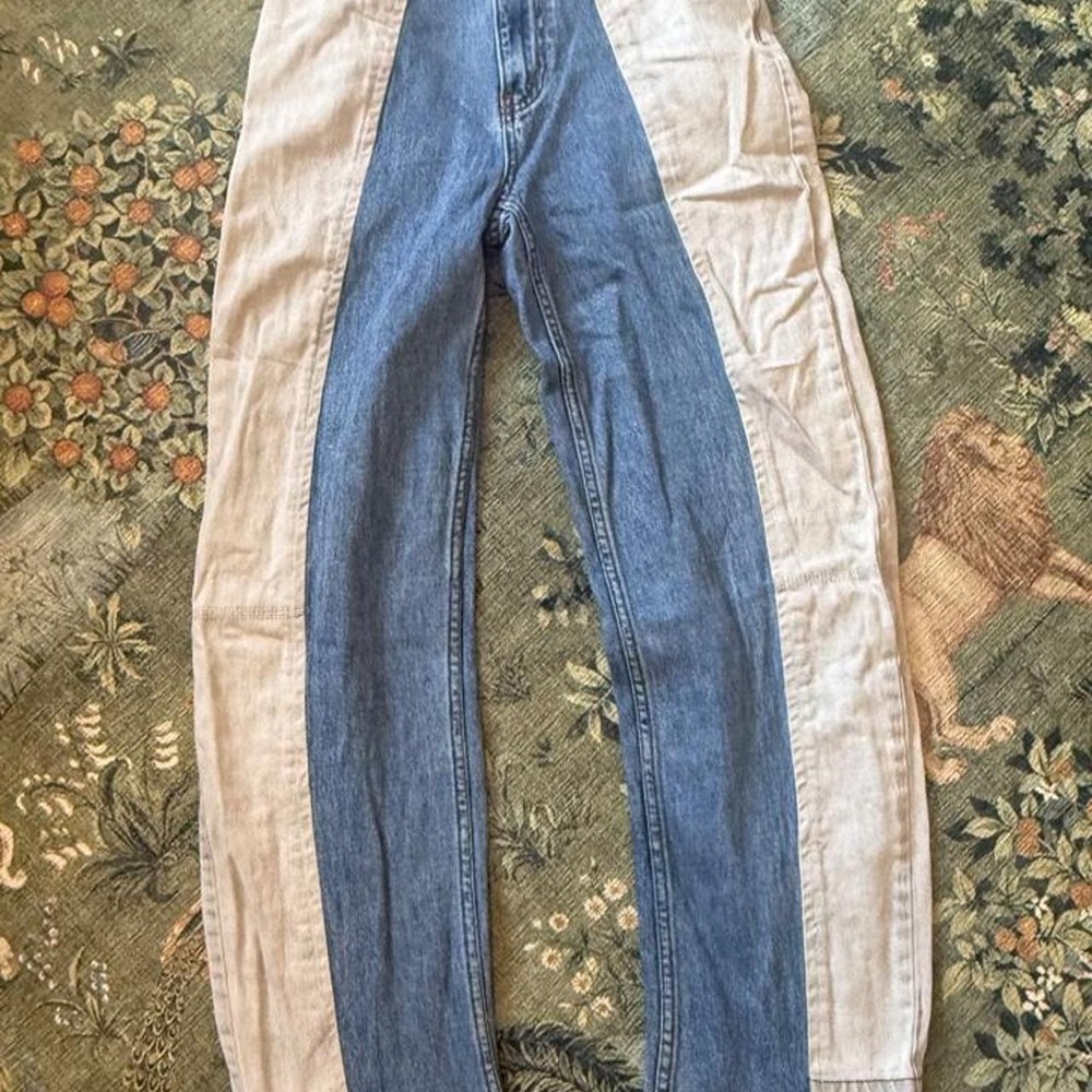 BDG blue denim barrel jeans with beige side panels, size 26